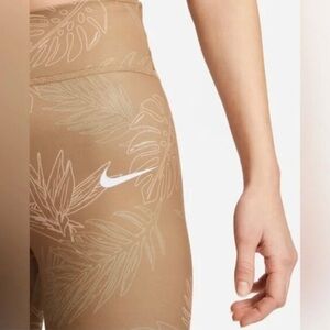 NWT Nike | Women’s Light Brown Tropical Leaf Pattern One Luxe Leggings, size M